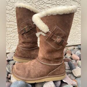 UGG Austrailia 5358 Messenger Pocket Sheepskin Winter Boots in Chocolate Cake